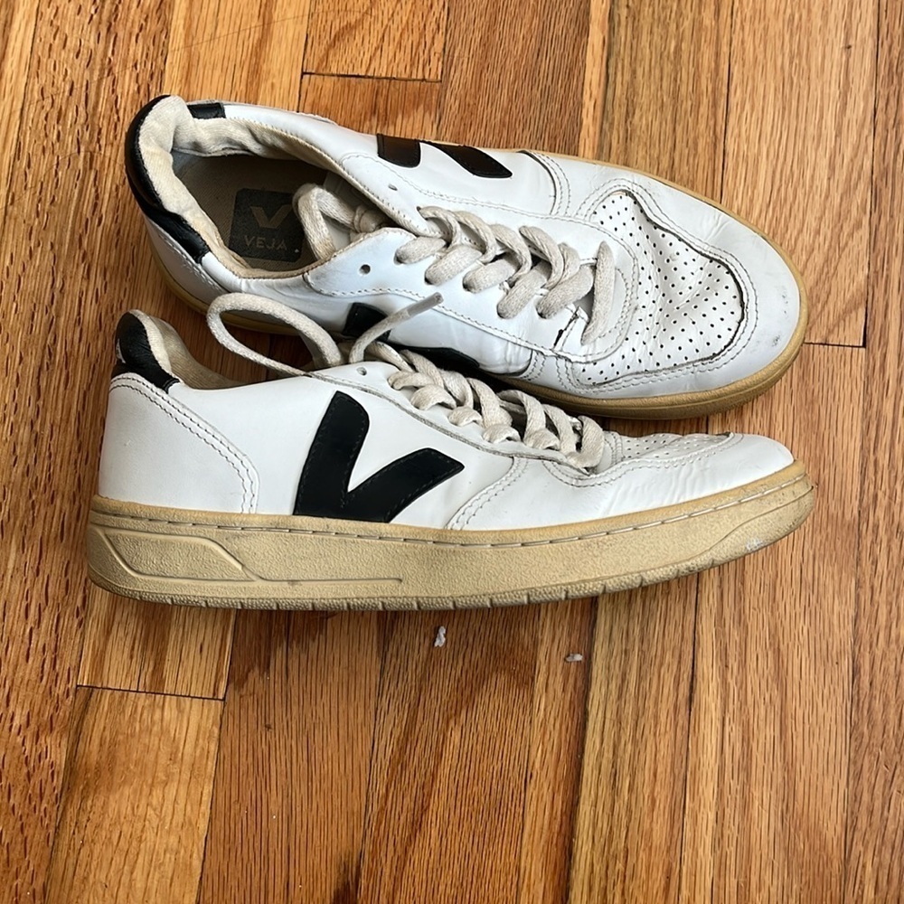 VEJA v-10 trainers size 36